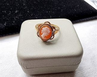 Lot 7 - 9K Yellow Gold Cameo Ring