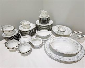 Lot 35 - Noritake "Colburn" China