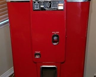 Large working/ Vendo v-80 fully restored 10 cent Coke machine. 1956