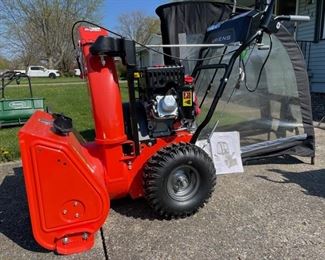 Arien's snow blower - brand new has never seen snow!