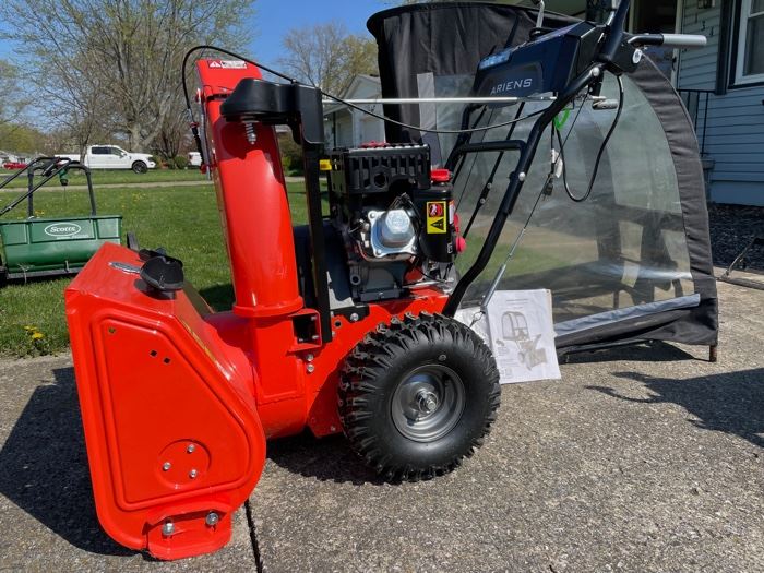 Arien's snow blower - brand new has never seen snow!