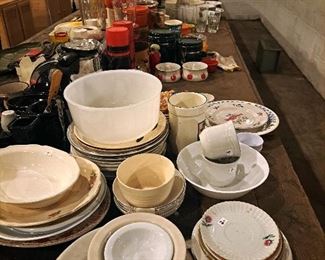 Miscellaneous quality vintage table ceramics - mostly US made, institutional grade. 