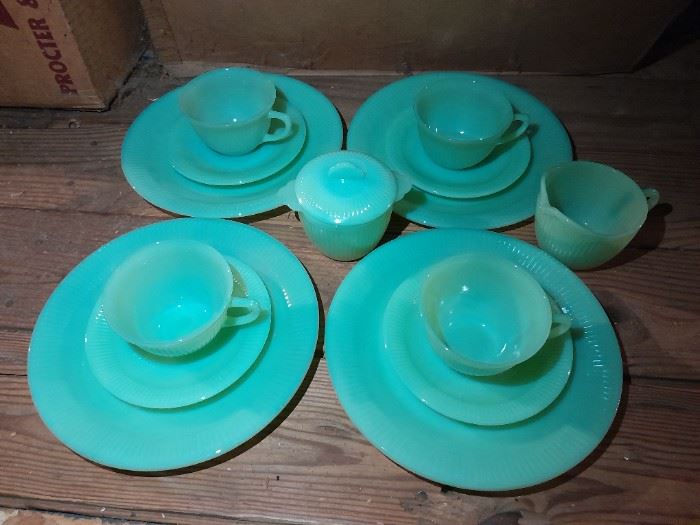 MIDCENTURY MODERN W/ JADEITE, PYREX, LLADRO,... starts on 6/15/2023