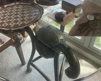 Closeup picture of Earth Table