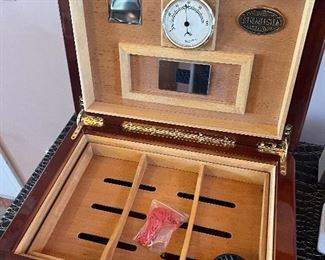 Cigar humidor 