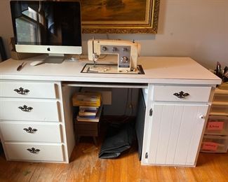 Sewing Machine With Table NICE