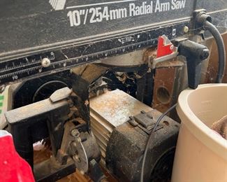 Black & Decker 10" 254mm Radial Arm Saw