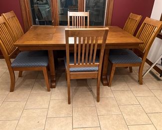 Sturdy Kitchen table with six chairs 