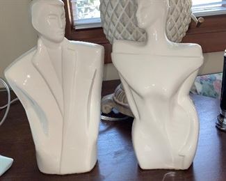 Small set ceramic figures 