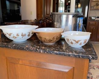 Pyrex nesting bowls
