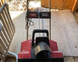 Small snowblower 
