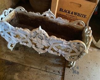 Cast iron planter 