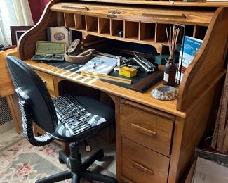 Roll top desk