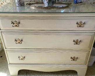 Dresser With 3 Drawer and Glass Top Protector