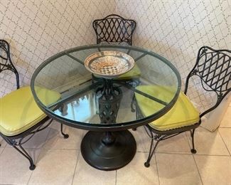 round glass top metal pedestal table w/ 4 Chairs
