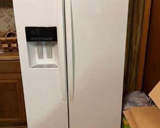 side by side refrigerator 