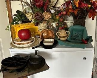 Home decor with cast iron pans. 