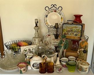 Misc crystal, lamps & 1973 Partridge Family lunch box.  