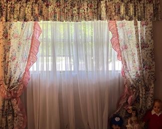 Drapery w Valance and Sheers 