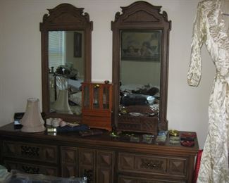 Master Bedroom: Twin Mirror Dresser 
