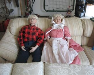 Garage: Couch-Large Dolls