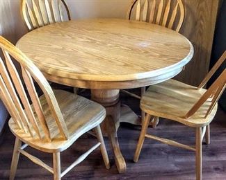 Round Oak Dining Table wth Leaf and Four chairs