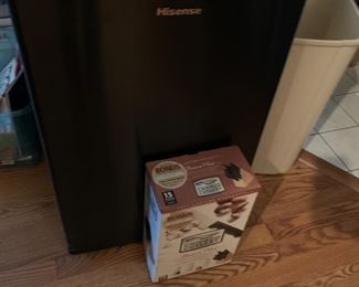 Like new mini fridge