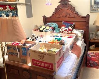 Absolutely gorgeous victorian bed