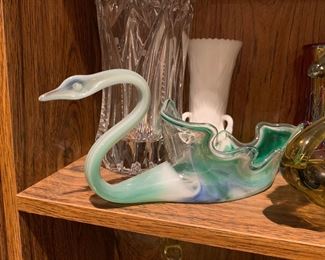 Stunning art glass swan