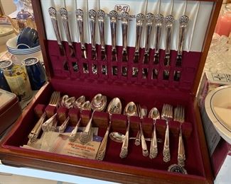 Beautiful pattern flatware set