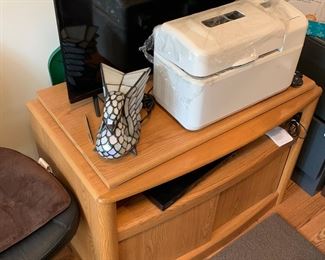 Flat screen tv, bread maker, stained glass swan lamp