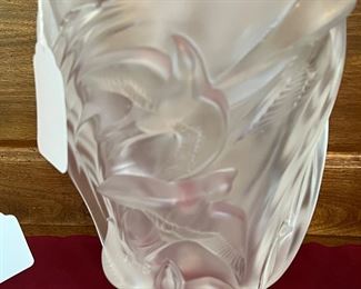 Magnificent Martinets sparrows Lalique vase