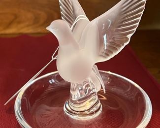Lovely Lalique frosted dove dish