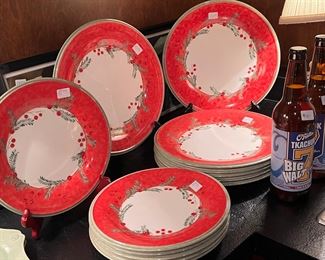 Lennix holiday gathering’s holiday wreath plate set