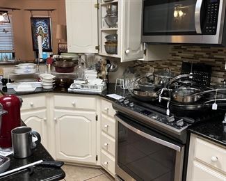 Lots of nice cookware and kitchen items