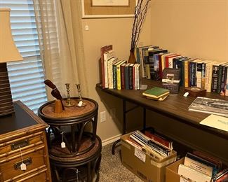 Stackable round chairs