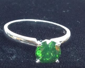 14KT GOLD GREEN TREATED DIAMOND RING, 3.2g, SIZE 7 1/4,