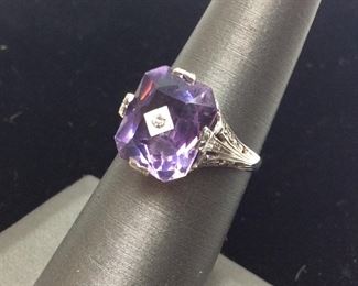 10kt GOLD AMETHYST & DIAMOND RING, 2.8g, SIZE 6,