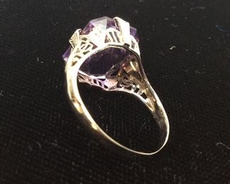 10kt GOLD AMETHYST & DIAMOND RING, 2.8g, SIZE 6,