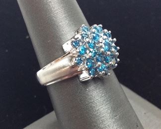 10kt GOLD & BLUE TOPAZ CLUSTER, 4.7g,  SIZE 7 1/2,