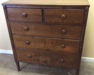 ANTIQUE CHEST OF DRAWERS