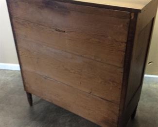 ANTIQUE CHEST OF DRAWERS