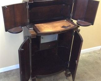 ANTIQUE ETERGE', SHELF