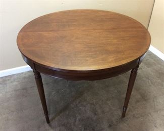 VTG. ROUND TABLE