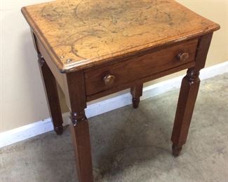VTG. SINGLE DRAWER END TABLE