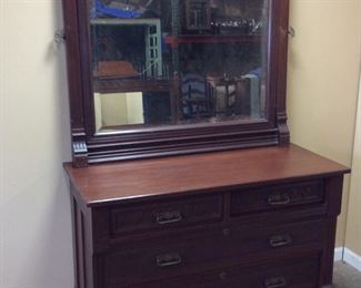 VTG. 4 DRAWER DRESSER & MIRROR