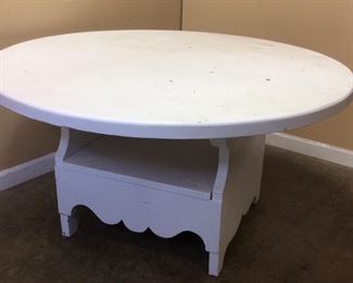 VINTAGE COTTAGE STYLE COFFEE TABLE
