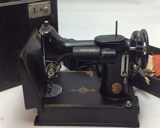 VTG. SINGER SEWING MACHINE