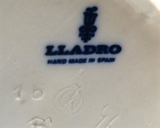 LLADRO ‘’STUDENT FLUTE PLAYER’’ FIGURINE