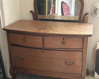 Mid-century dresser- 3-drawer with mirror